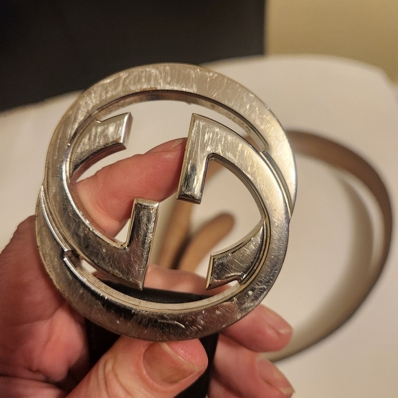 Gucci leather belt with logo buckle size 44" in VGUC - Picture 8 of 10